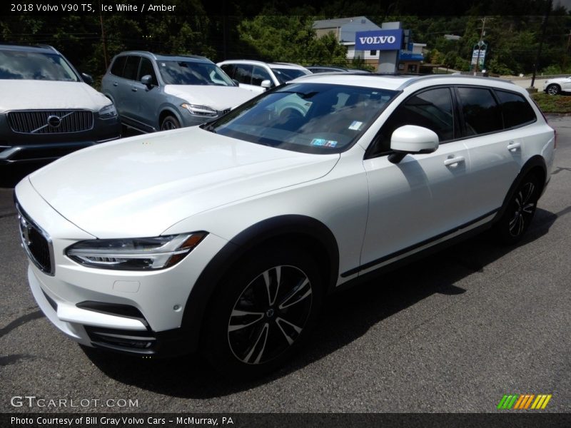 Front 3/4 View of 2018 V90 T5