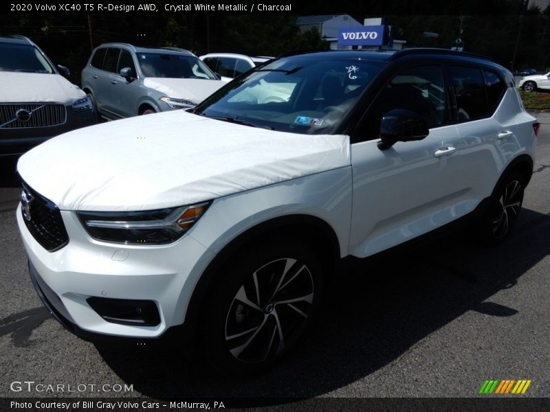 Crystal White Metallic / Charcoal 2020 Volvo XC40 T5 R-Design AWD