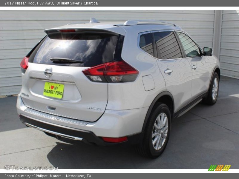 Brilliant Silver / Charcoal 2017 Nissan Rogue SV AWD