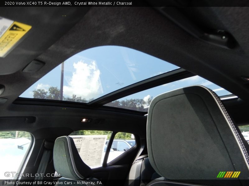 Crystal White Metallic / Charcoal 2020 Volvo XC40 T5 R-Design AWD