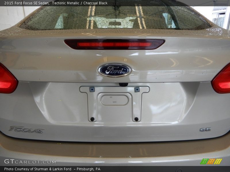 Tectonic Metallic / Charcoal Black 2015 Ford Focus SE Sedan