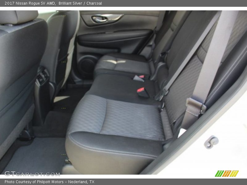 Brilliant Silver / Charcoal 2017 Nissan Rogue SV AWD