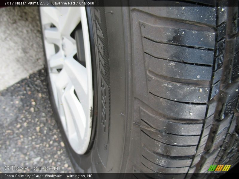 Cayenne Red / Charcoal 2017 Nissan Altima 2.5 S