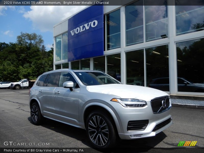 Front 3/4 View of 2020 XC90 T5 AWD Momentum