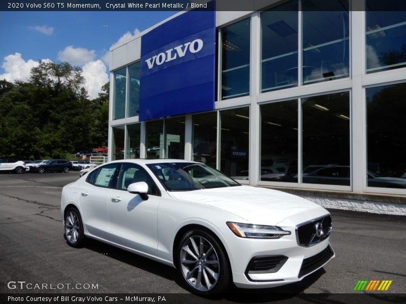 Front 3/4 View of 2020 S60 T5 Momentum