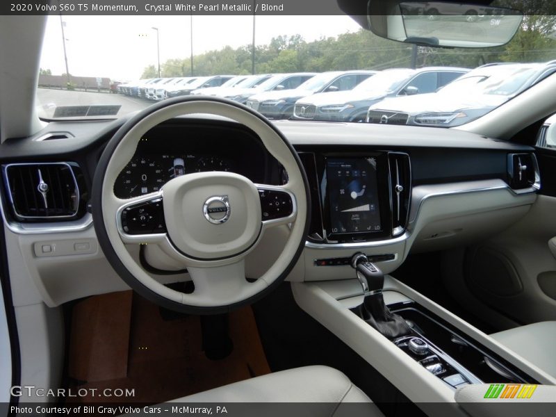 Dashboard of 2020 S60 T5 Momentum