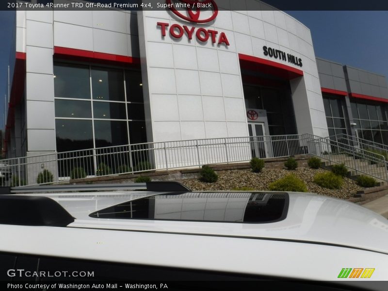Super White / Black 2017 Toyota 4Runner TRD Off-Road Premium 4x4