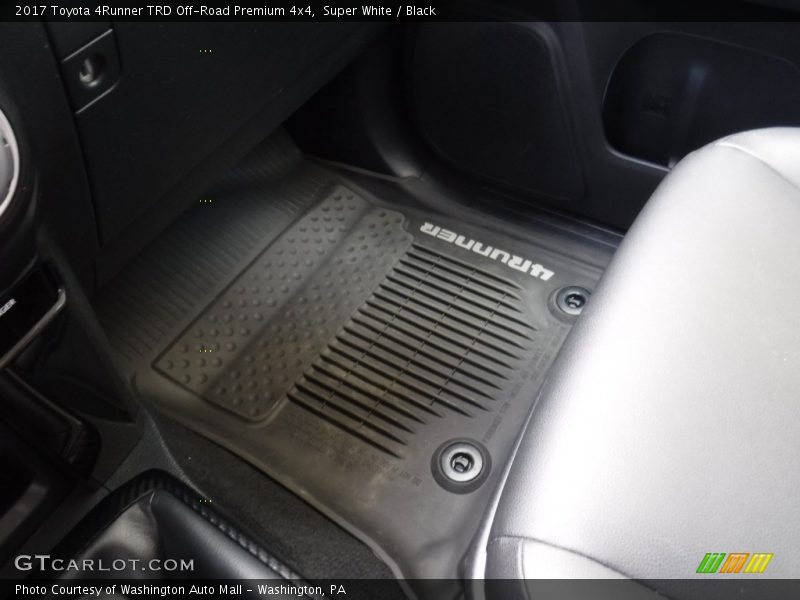 Super White / Black 2017 Toyota 4Runner TRD Off-Road Premium 4x4