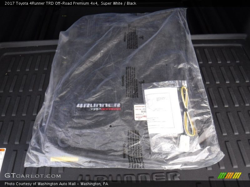 Super White / Black 2017 Toyota 4Runner TRD Off-Road Premium 4x4
