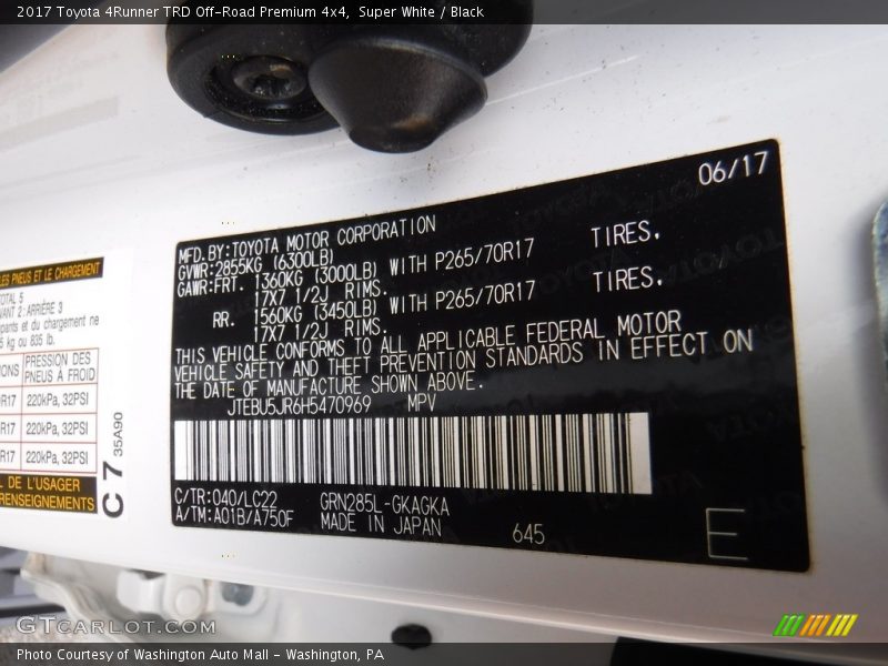 Super White / Black 2017 Toyota 4Runner TRD Off-Road Premium 4x4