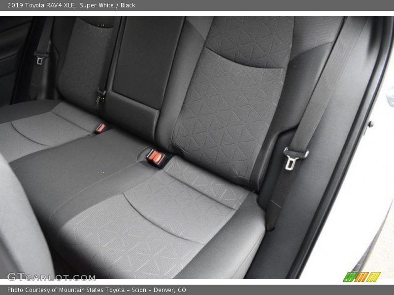 Super White / Black 2019 Toyota RAV4 XLE