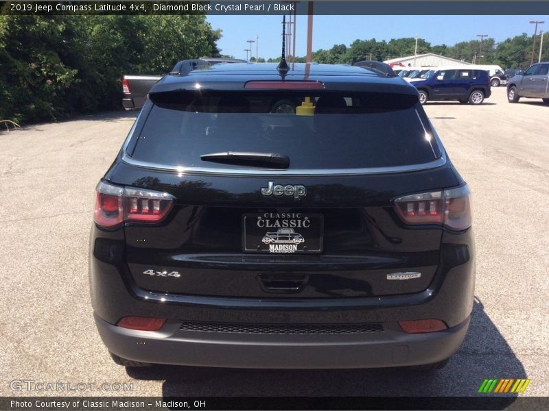 Diamond Black Crystal Pearl / Black 2019 Jeep Compass Latitude 4x4