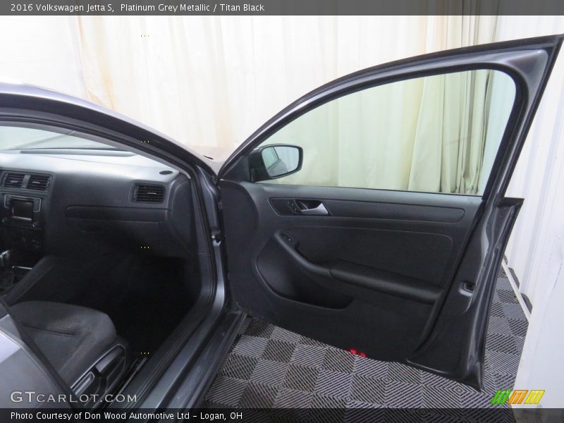 Platinum Grey Metallic / Titan Black 2016 Volkswagen Jetta S