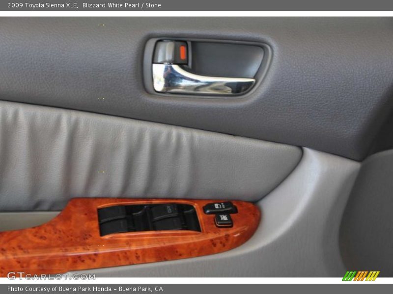 Blizzard White Pearl / Stone 2009 Toyota Sienna XLE