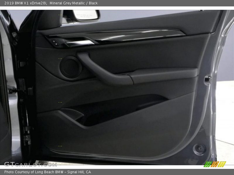 Mineral Grey Metallic / Black 2019 BMW X1 xDrive28i