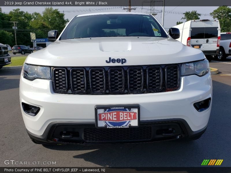 Bright White / Black 2019 Jeep Grand Cherokee Upland 4x4