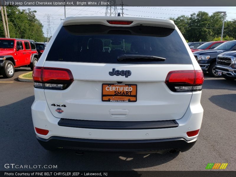 Bright White / Black 2019 Jeep Grand Cherokee Upland 4x4