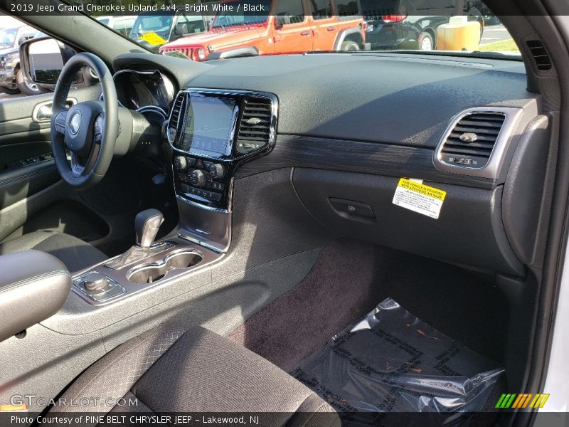 Bright White / Black 2019 Jeep Grand Cherokee Upland 4x4
