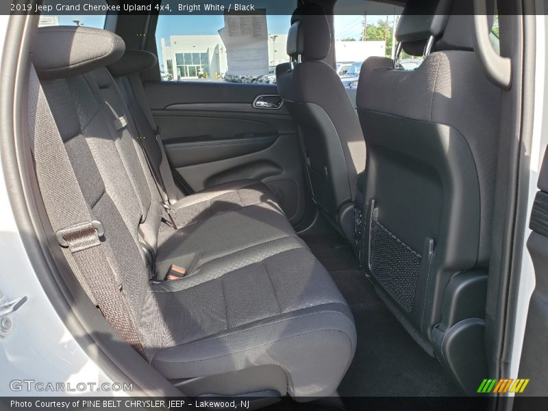 Bright White / Black 2019 Jeep Grand Cherokee Upland 4x4