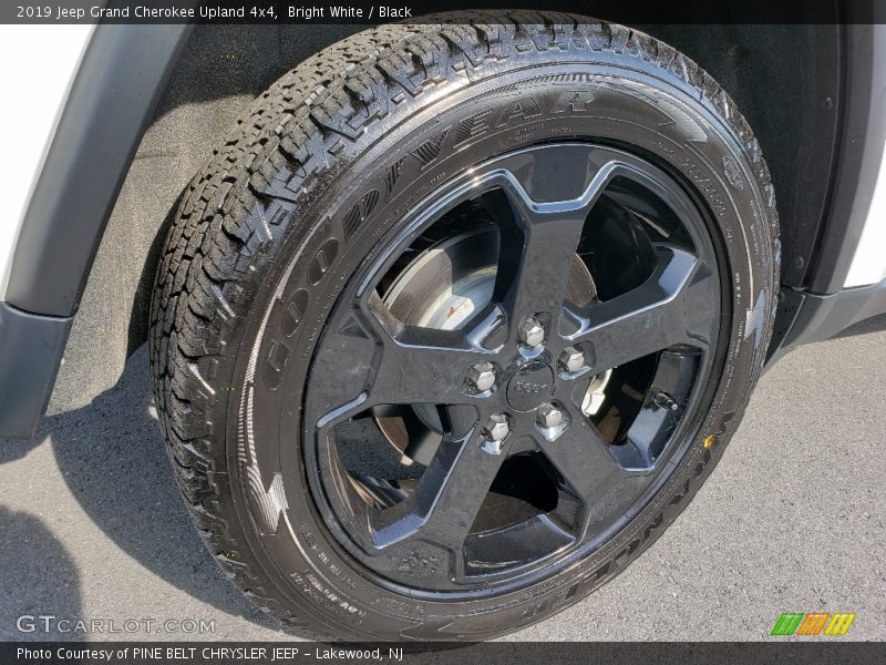 Bright White / Black 2019 Jeep Grand Cherokee Upland 4x4