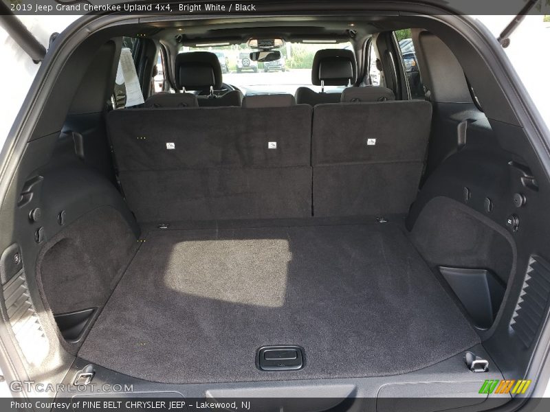 Bright White / Black 2019 Jeep Grand Cherokee Upland 4x4