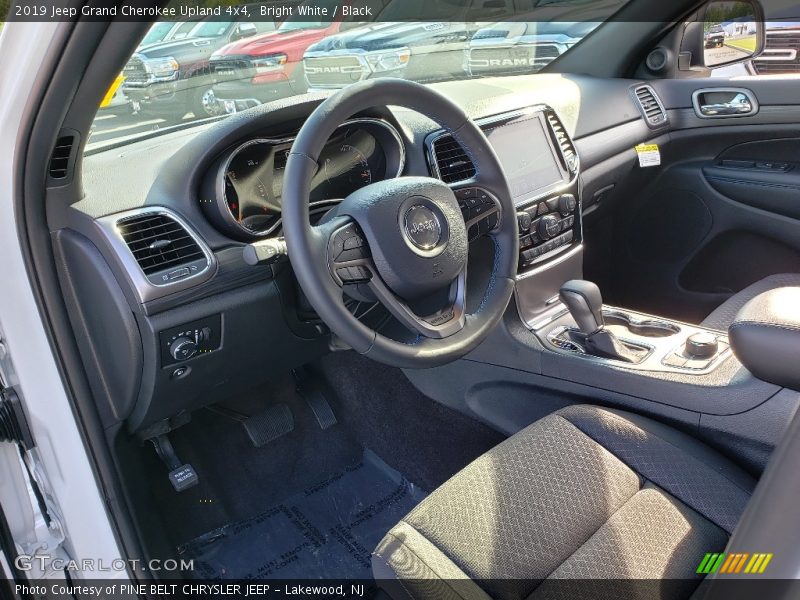 Bright White / Black 2019 Jeep Grand Cherokee Upland 4x4