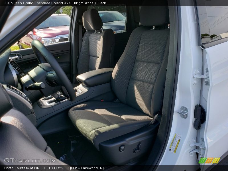 Bright White / Black 2019 Jeep Grand Cherokee Upland 4x4