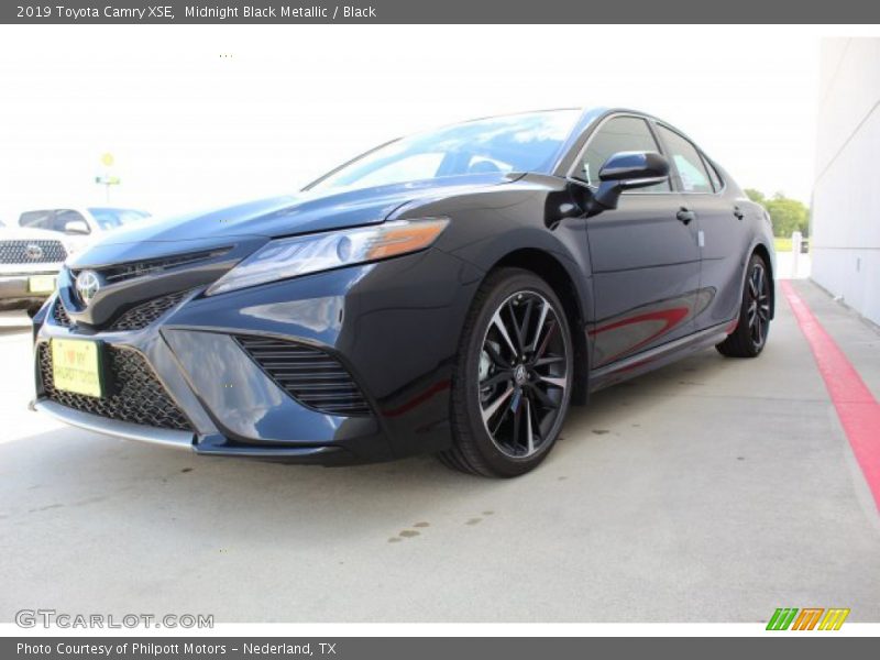Midnight Black Metallic / Black 2019 Toyota Camry XSE