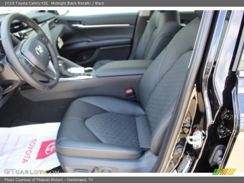 Midnight Black Metallic / Black 2019 Toyota Camry XSE