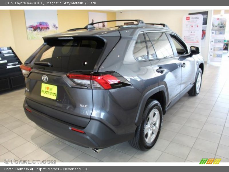 Magnetic Gray Metallic / Black 2019 Toyota RAV4 XLE