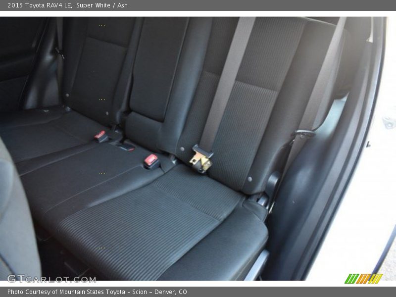 Super White / Ash 2015 Toyota RAV4 LE
