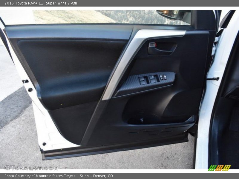 Super White / Ash 2015 Toyota RAV4 LE