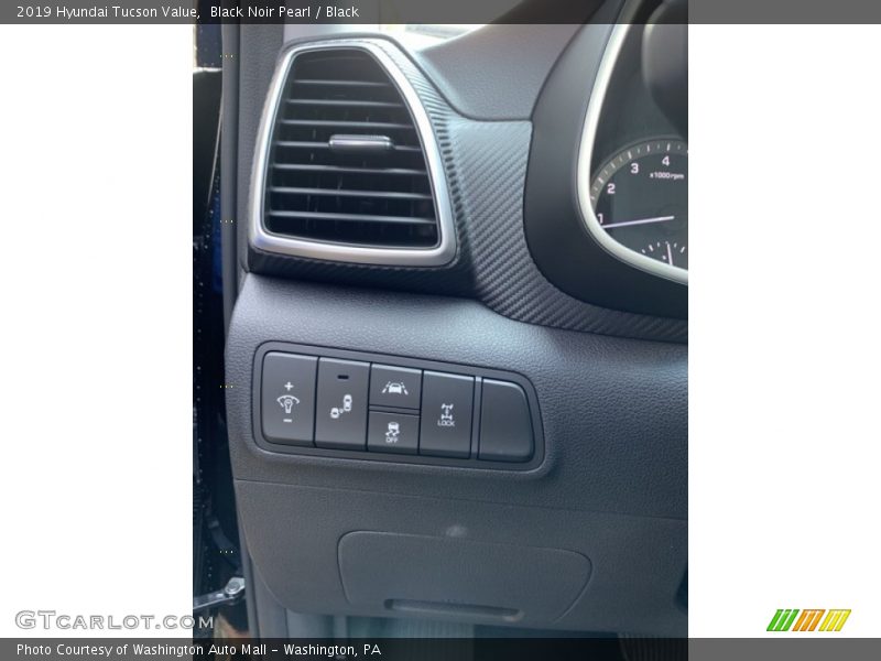 Black Noir Pearl / Black 2019 Hyundai Tucson Value