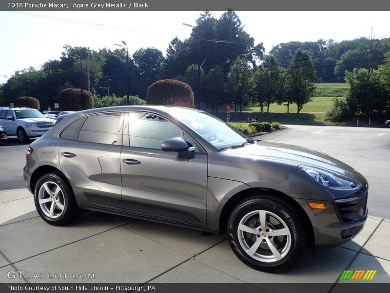 Agate Grey Metallic / Black 2018 Porsche Macan