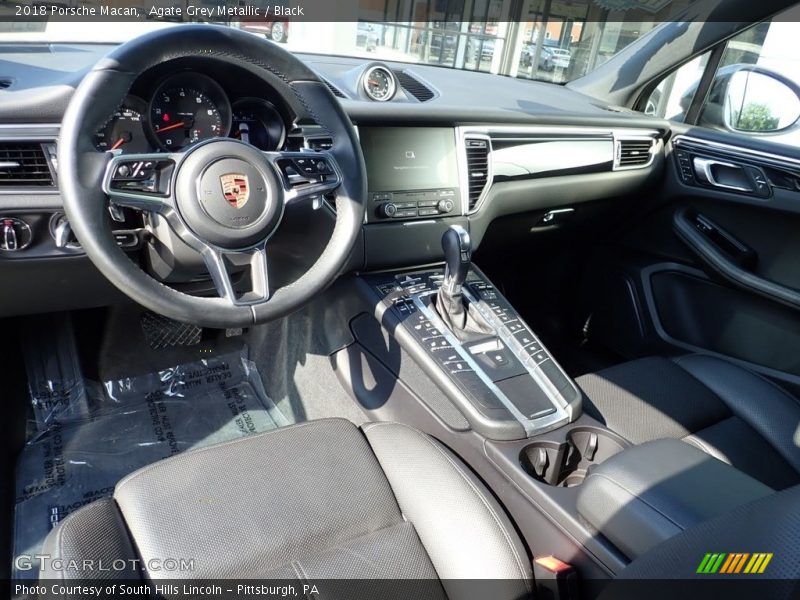 Agate Grey Metallic / Black 2018 Porsche Macan
