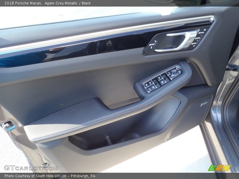 Agate Grey Metallic / Black 2018 Porsche Macan