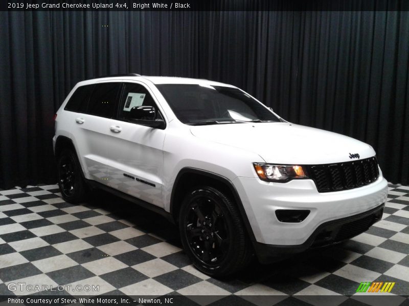 Bright White / Black 2019 Jeep Grand Cherokee Upland 4x4