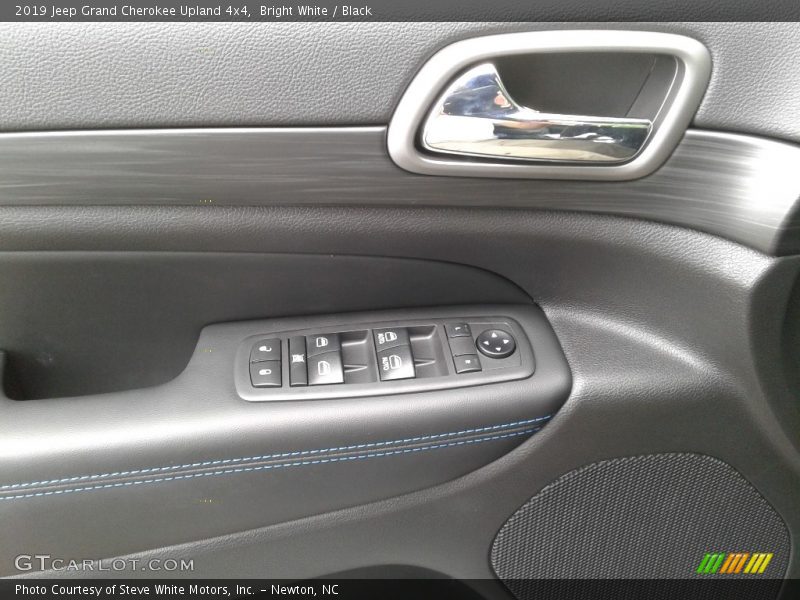 Bright White / Black 2019 Jeep Grand Cherokee Upland 4x4