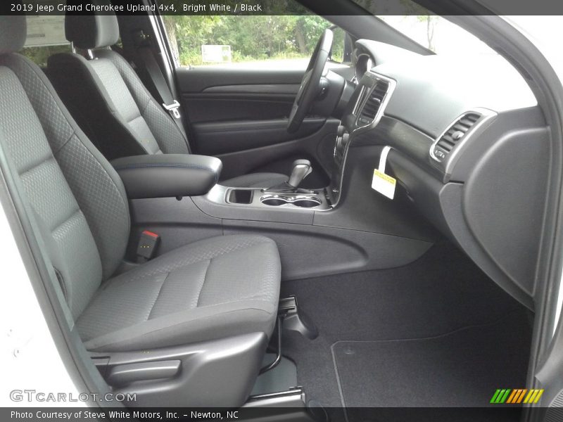 Bright White / Black 2019 Jeep Grand Cherokee Upland 4x4
