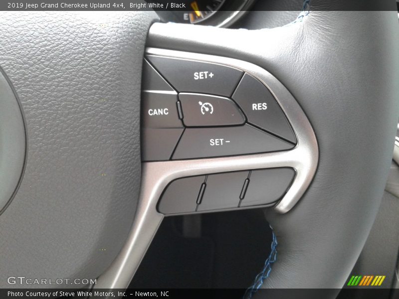 Bright White / Black 2019 Jeep Grand Cherokee Upland 4x4