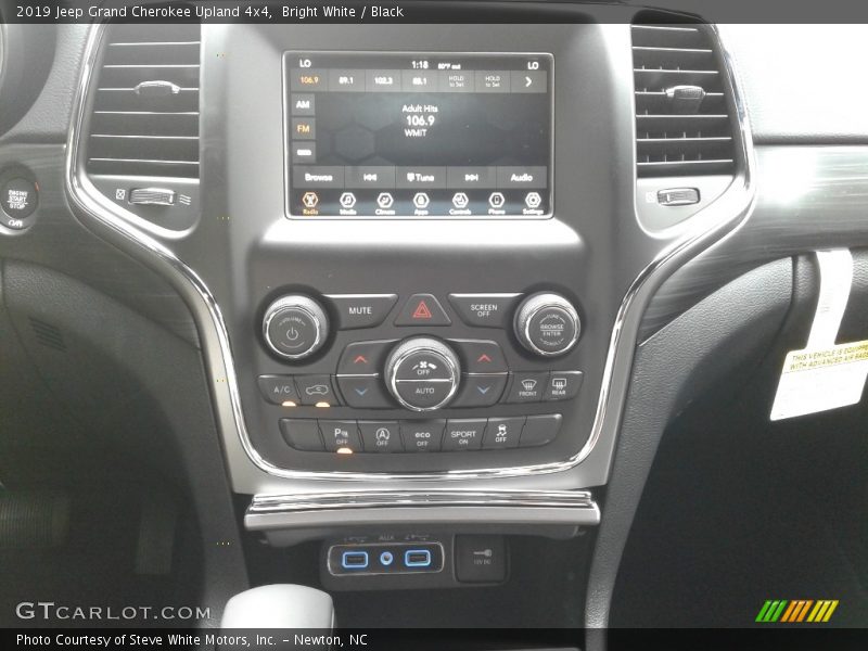 Bright White / Black 2019 Jeep Grand Cherokee Upland 4x4