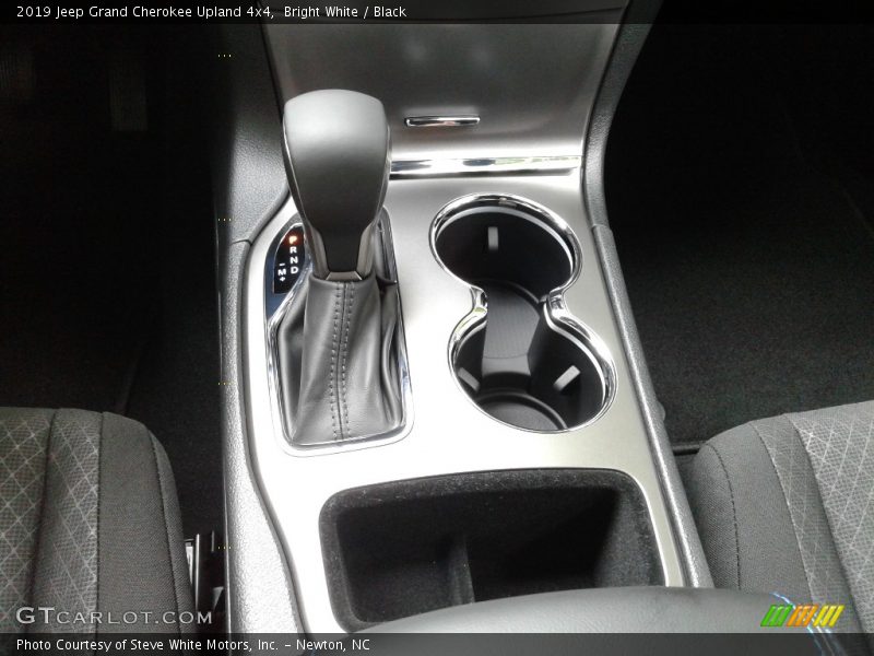 Bright White / Black 2019 Jeep Grand Cherokee Upland 4x4
