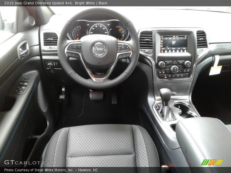 Bright White / Black 2019 Jeep Grand Cherokee Upland 4x4