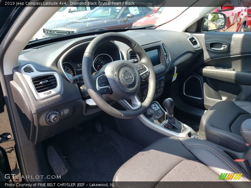 Diamond Black Crystal Pearl / Black 2019 Jeep Compass Latitude 4x4