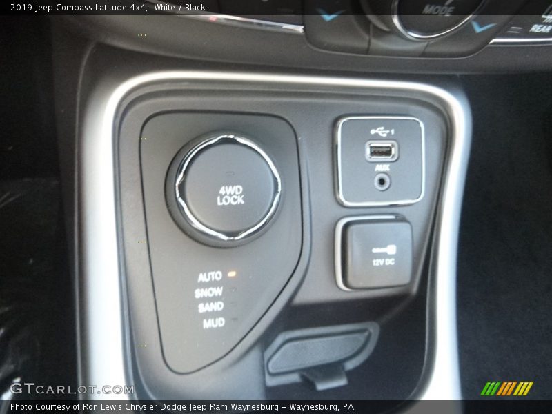 White / Black 2019 Jeep Compass Latitude 4x4