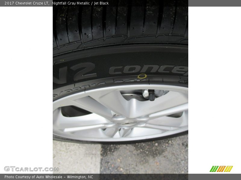 Nightfall Gray Metallic / Jet Black 2017 Chevrolet Cruze LT