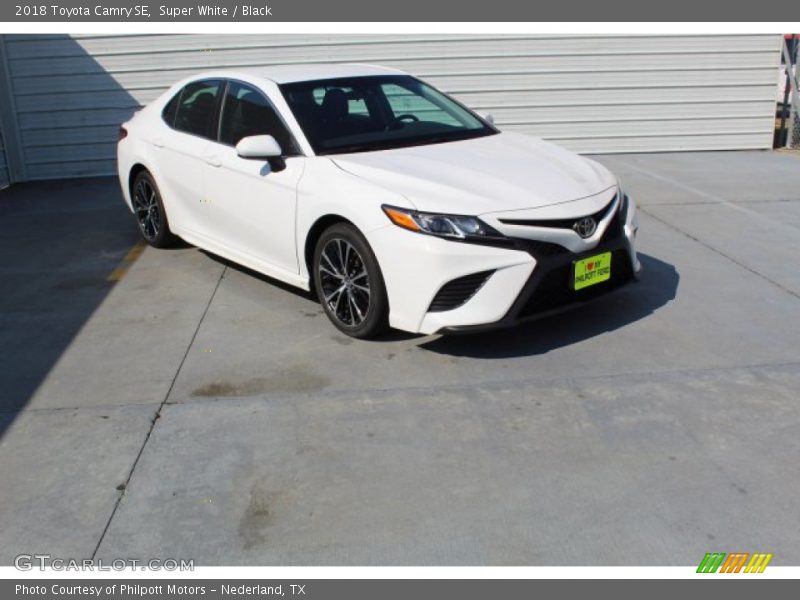 Super White / Black 2018 Toyota Camry SE