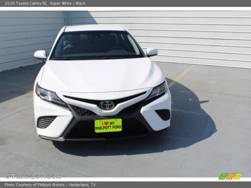 Super White / Black 2018 Toyota Camry SE