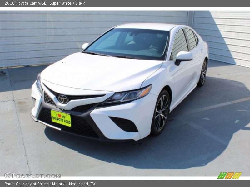 Super White / Black 2018 Toyota Camry SE