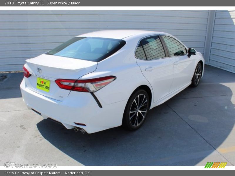 Super White / Black 2018 Toyota Camry SE